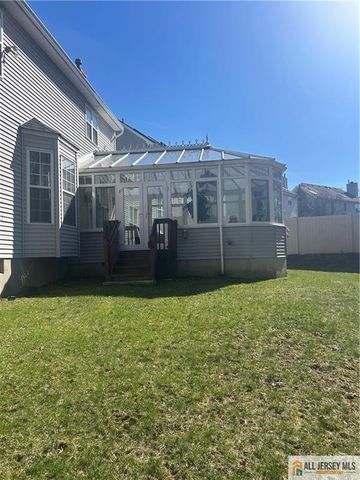 17 Heritage Drive, South River, NJ 08882