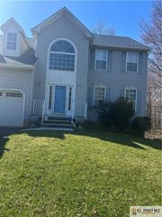 17 Heritage Drive, South River, NJ 08882