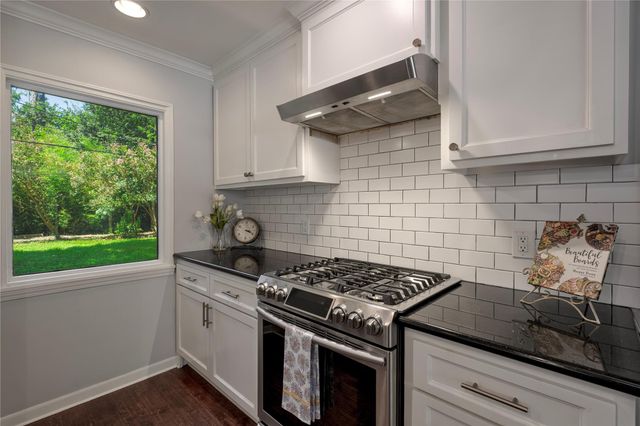 515 Azaleadell Drive, Houston, TX 77018