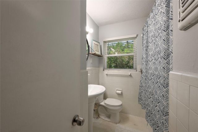 515 Azaleadell Drive, Houston, TX 77018