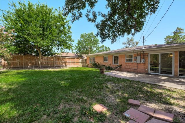 515 Azaleadell Drive, Houston, TX 77018