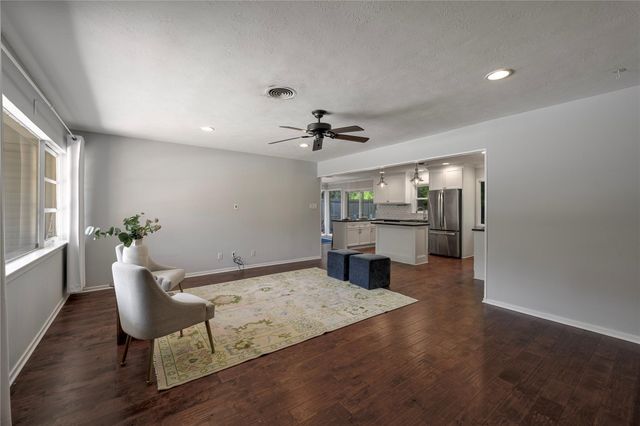 515 Azaleadell Drive, Houston, TX 77018