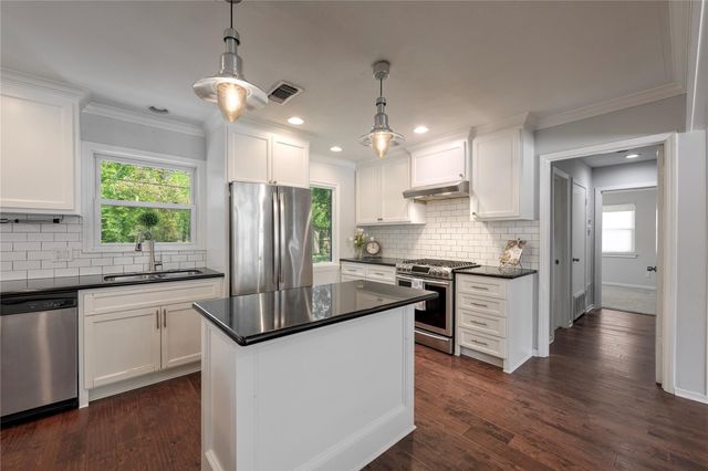 515 Azaleadell Drive, Houston, TX 77018