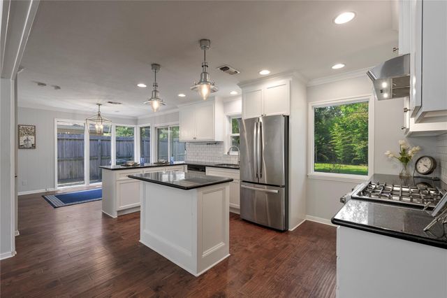 515 Azaleadell Drive, Houston, TX 77018