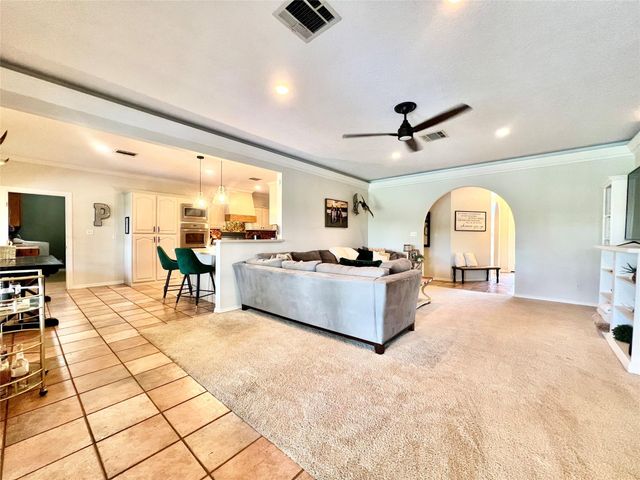 6005 Lakeside Drive, Liberty, TX 77575