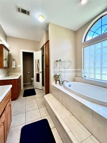 6005 Lakeside Drive, Liberty, TX 77575