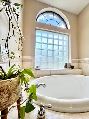 6005 Lakeside Drive, Liberty, TX 77575