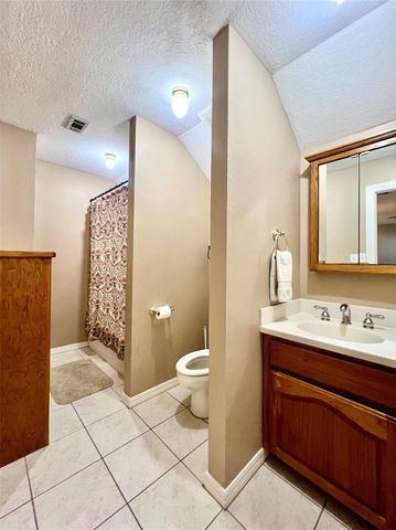 6005 Lakeside Drive, Liberty, TX 77575