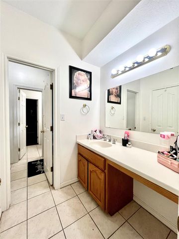 6005 Lakeside Drive, Liberty, TX 77575