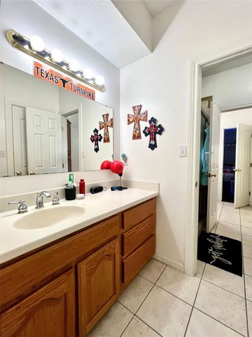 6005 Lakeside Drive, Liberty, TX 77575