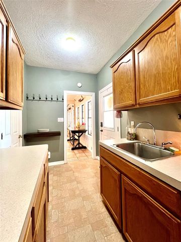 6005 Lakeside Drive, Liberty, TX 77575