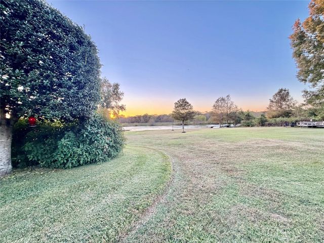 6005 Lakeside Drive, Liberty, TX 77575