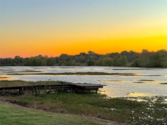 6005 Lakeside Drive, Liberty, TX 77575