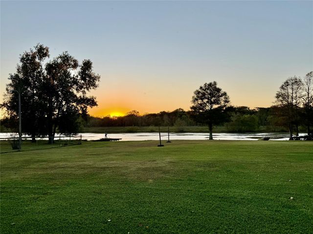 6005 Lakeside Drive, Liberty, TX 77575