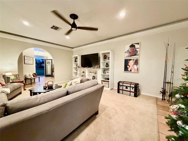 6005 Lakeside Drive, Liberty, TX 77575