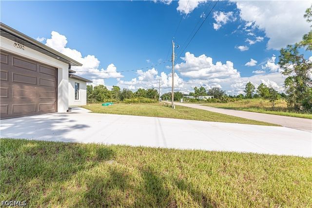 2710 42nd ST W, Lehigh Acres, FL 33971
