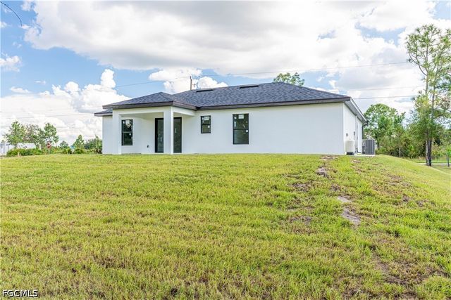 2710 42nd ST W, Lehigh Acres, FL 33971