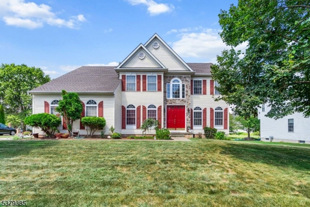 10 Julie Ct, Franklin Twp., NJ 08873