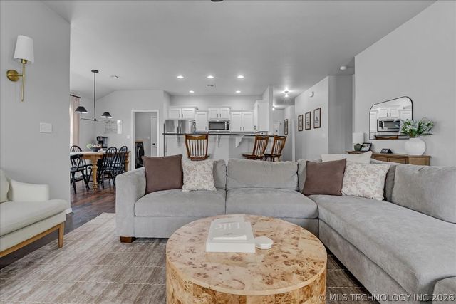 7312 S Gardenia Avenue, Broken Arrow, OK 74011