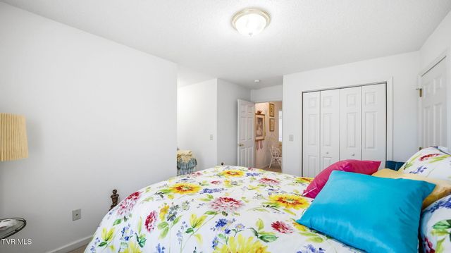 1218 Glen Abbey Way, Johnson City, TN 37615