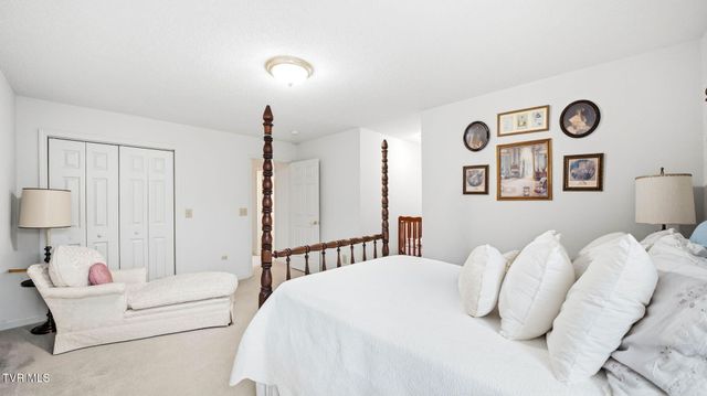 1218 Glen Abbey Way, Johnson City, TN 37615