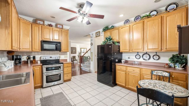 1218 Glen Abbey Way, Johnson City, TN 37615