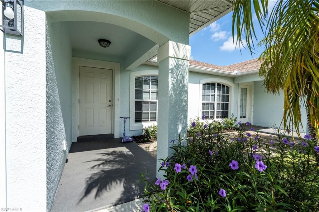Image 10 of property listing at 516-518 5th PL, Cape Coral, FL 33990
