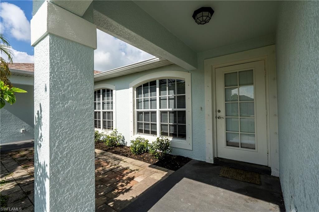 Image 12 of property listing at 516-518 5th PL, Cape Coral, FL 33990