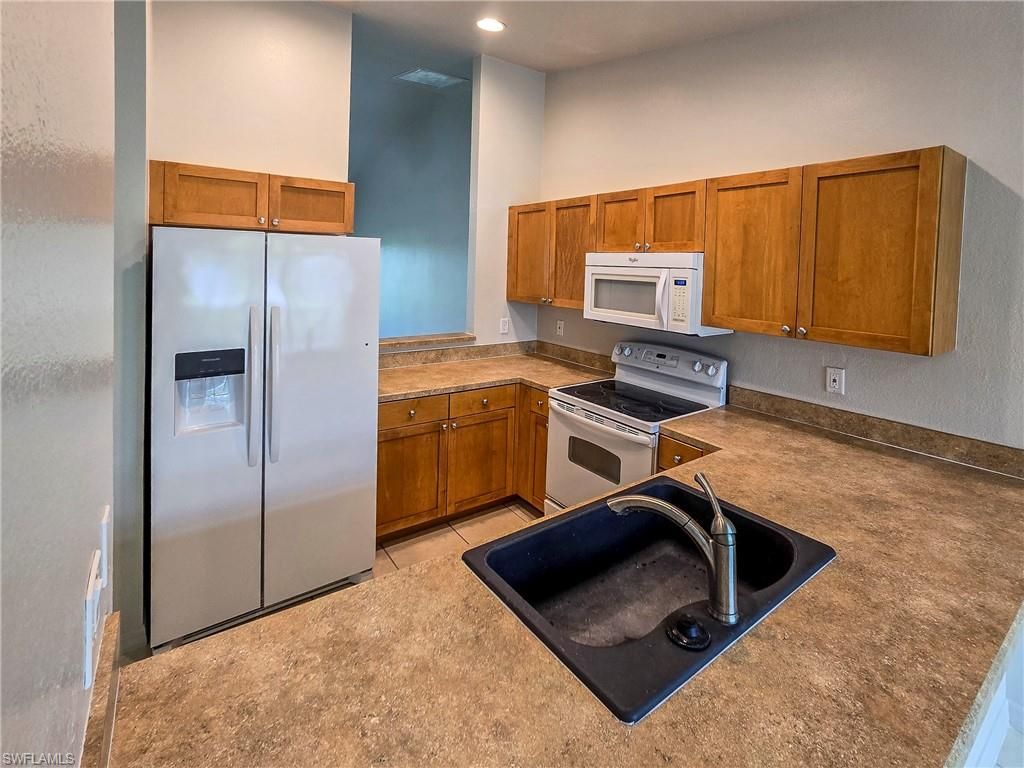 Image 15 of property listing at 516-518 5th PL, Cape Coral, FL 33990
