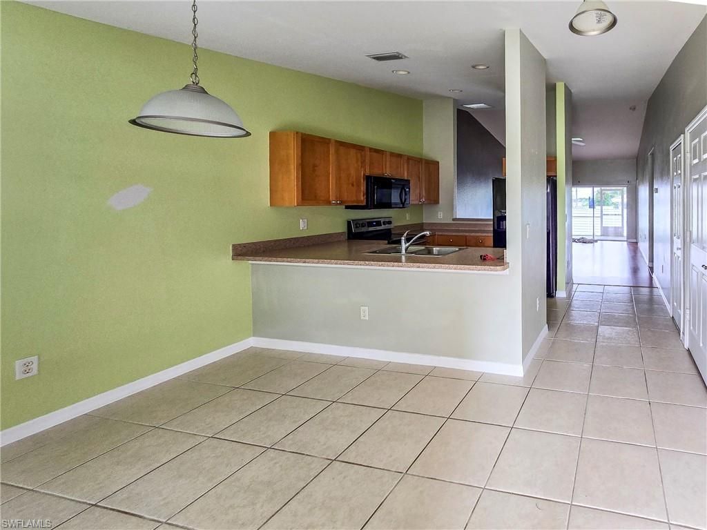 Image 16 of property listing at 516-518 5th PL, Cape Coral, FL 33990