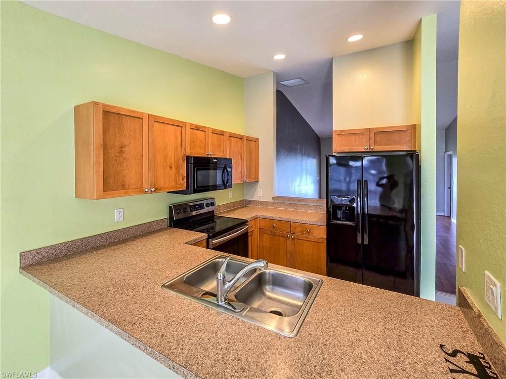 Image 17 of property listing at 516-518 5th PL, Cape Coral, FL 33990