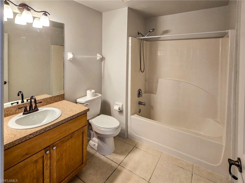 Image 26 of property listing at 516-518 5th PL, Cape Coral, FL 33990