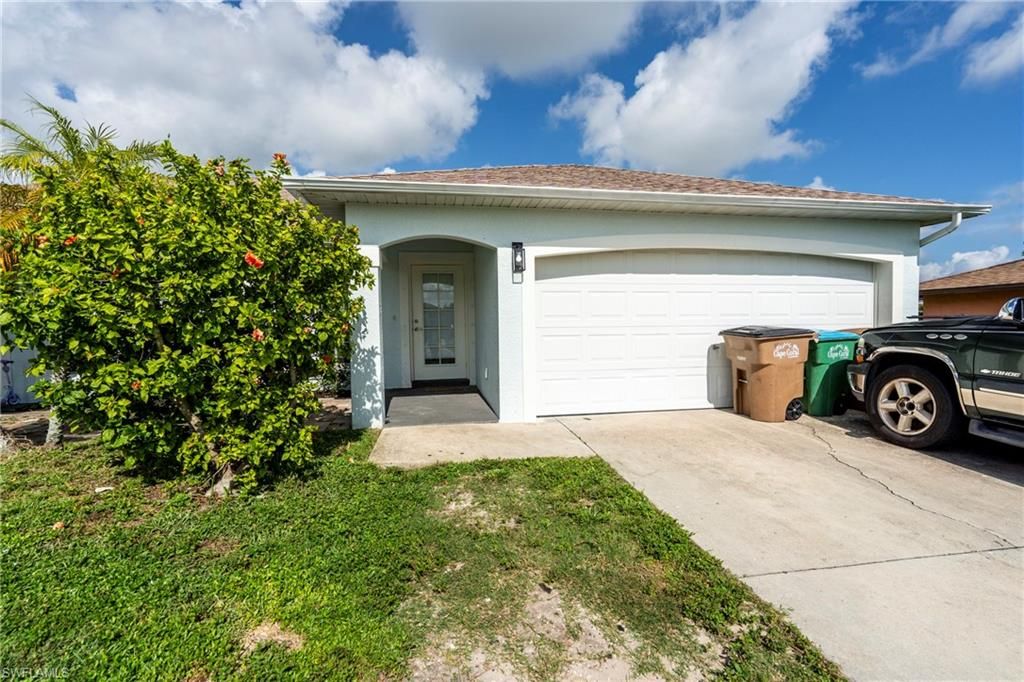 Image 8 of property listing at 516-518 5th PL, Cape Coral, FL 33990