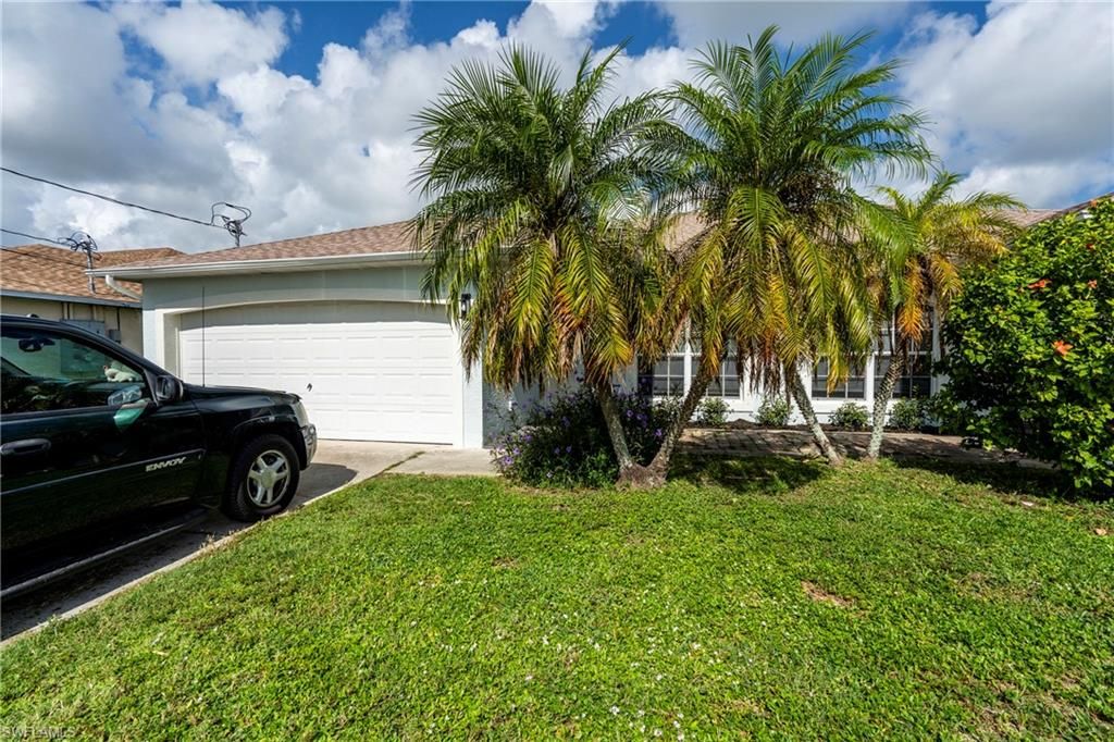 Image 9 of property listing at 516-518 5th PL, Cape Coral, FL 33990