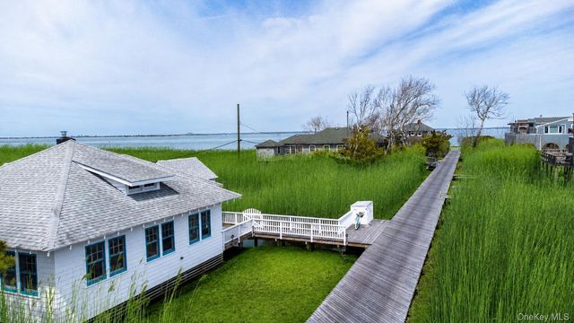 106 West Walk, Saltaire, NY 11706