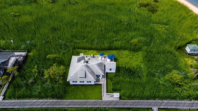 106 West Walk, Saltaire, NY 11706