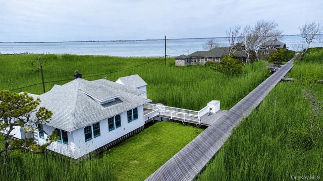 106 West Walk, Saltaire, NY 11706