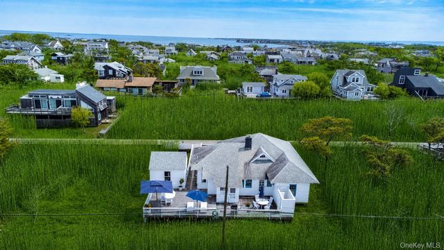 106 West Walk, Saltaire, NY 11706