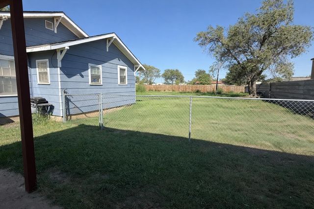 2410 Fisher Street, Plainview, TX 79072