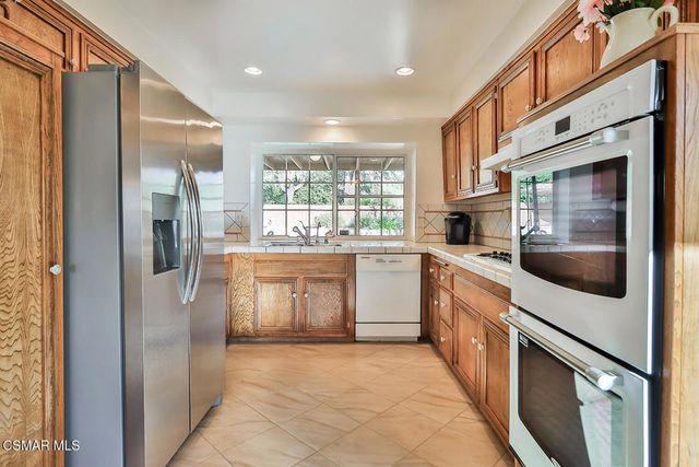 5260 Edgeware Drive, Agoura Hills, CA 91301