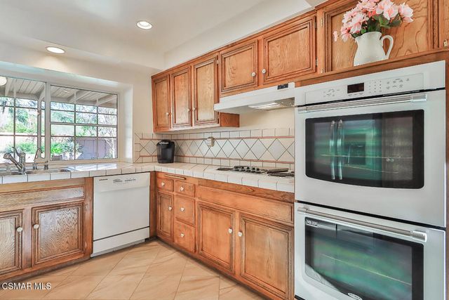 5260 Edgeware Drive, Agoura Hills, CA 91301
