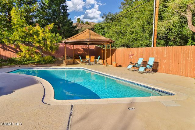 5260 Edgeware Drive, Agoura Hills, CA 91301