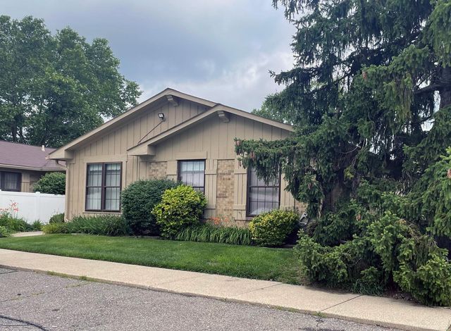 2684 Roundtree Drive, Troy, MI 48083