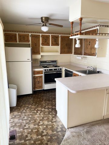 2684 Roundtree Drive, Troy, MI 48083