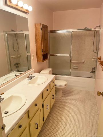 2684 Roundtree Drive, Troy, MI 48083