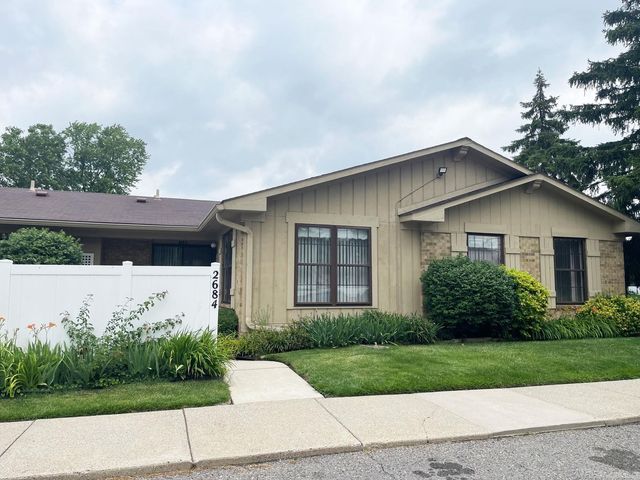 2684 Roundtree Drive, Troy, MI 48083