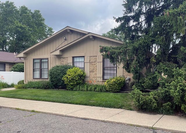 2684 Roundtree Drive, Troy, MI 48083