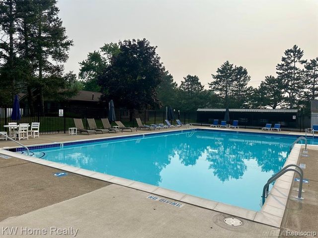 2684 Roundtree Drive, Troy, MI 48083