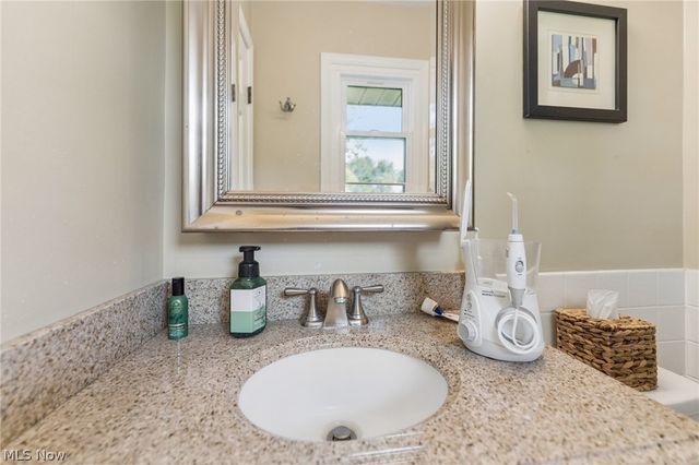 111 Leaview Lane, Chagrin Falls, OH 44022