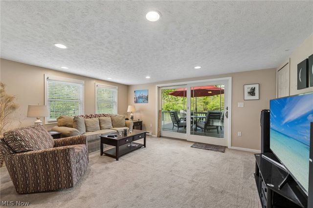 111 Leaview Lane, Chagrin Falls, OH 44022